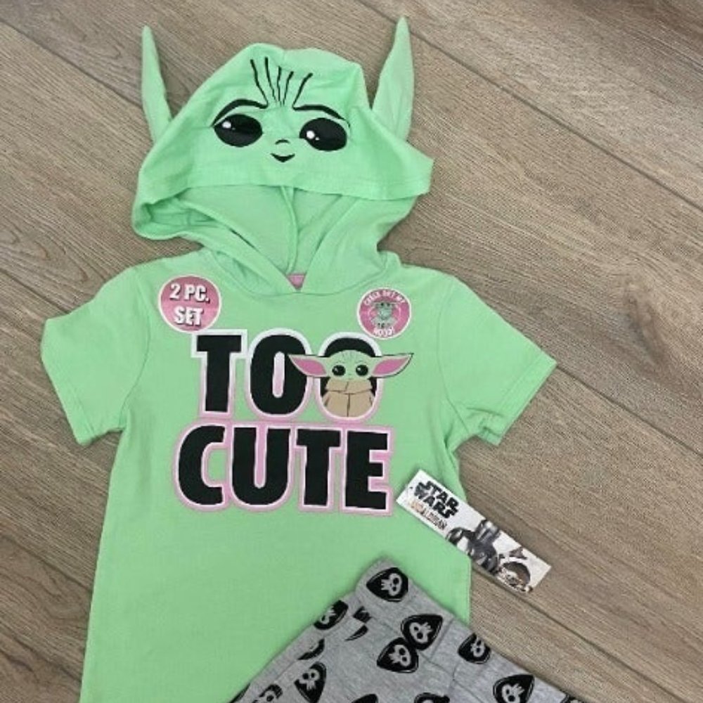 DreamWorks Trolls World Tour - Star Wars the Mandalorian Baby Yoda short set.